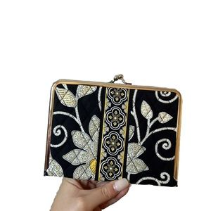 VERA BRADLEY Hug N Kisses Photo Holder Book Wallet Black Yellow Bird Brand New